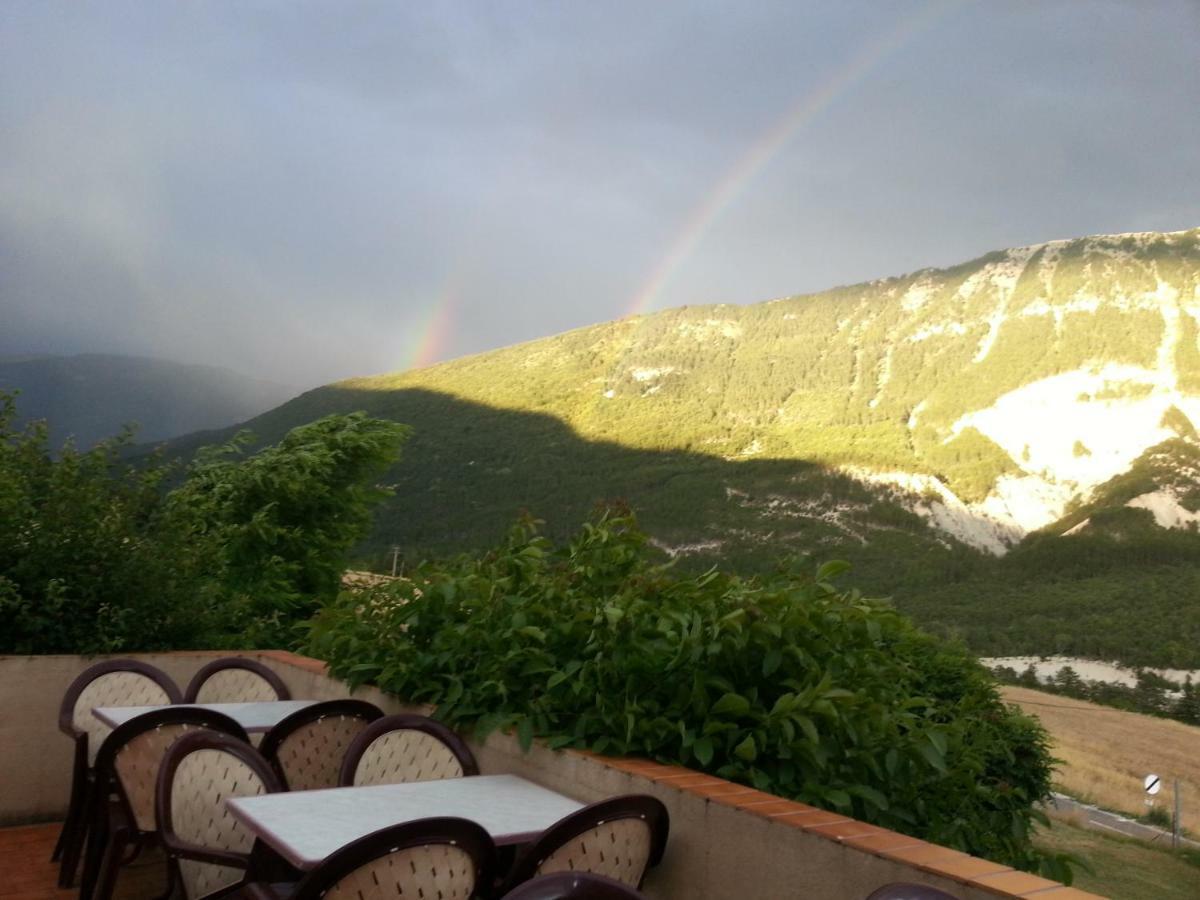 Mas Du Colombier Bed & Breakfast Saint-Andre-les-Alpes Exterior photo